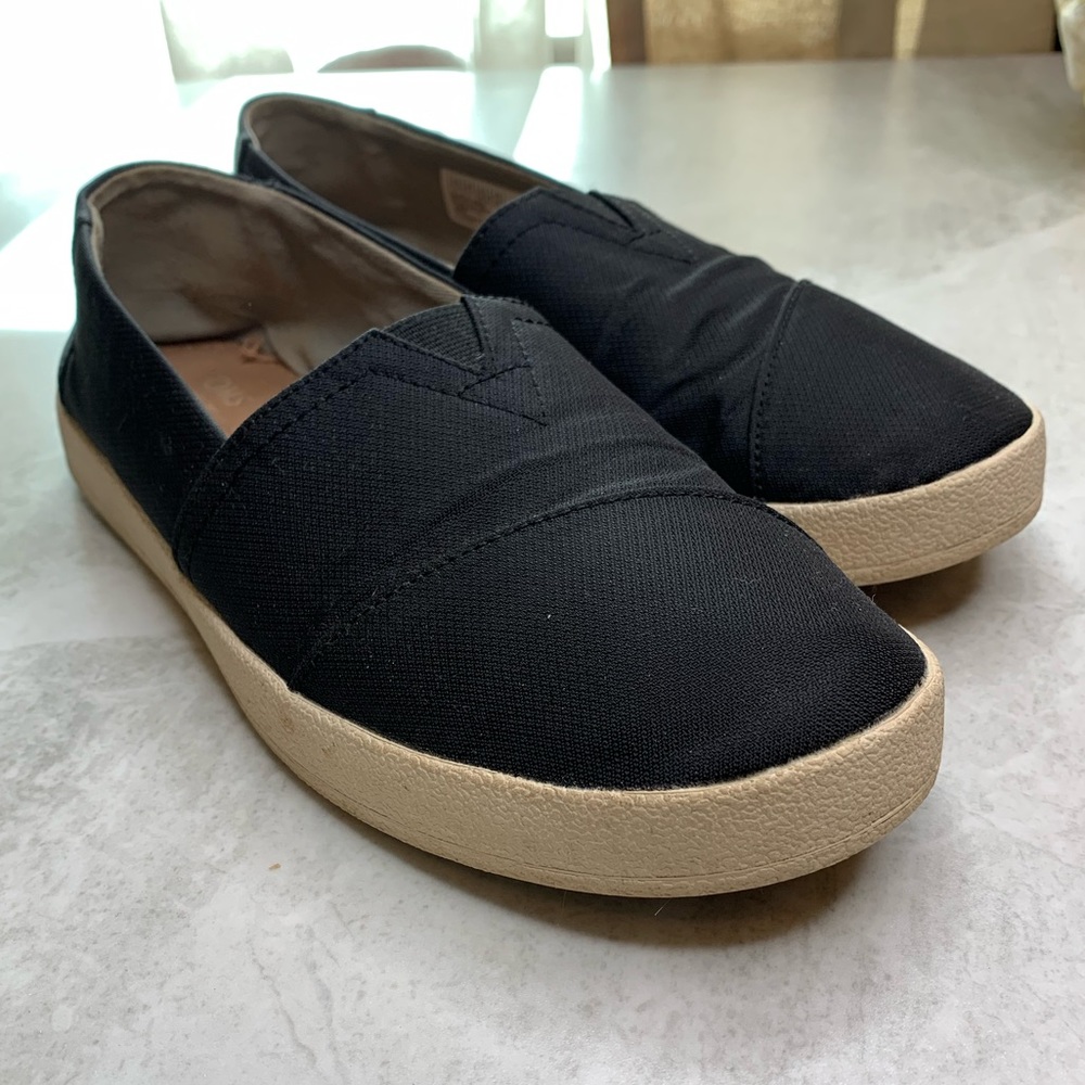 TOM’S Black Slip On Shoes/Sneakers Women’s Size 8